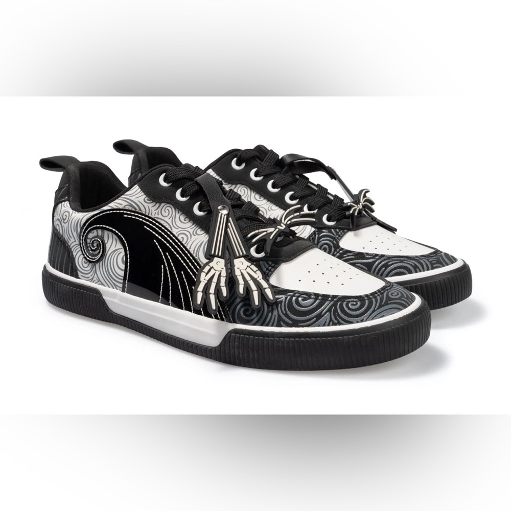 Men's Nightmare Before Christmas Low Top Sneaker NWT Size: 8.5